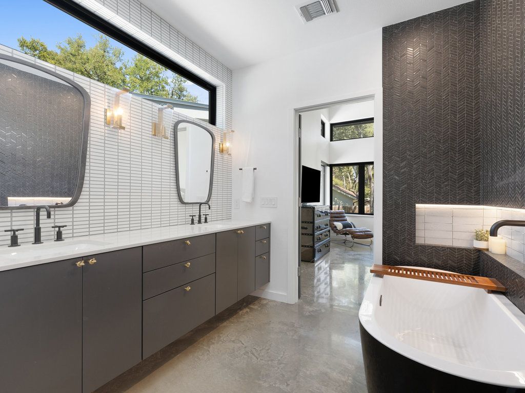 1600 Barton Hills Dr