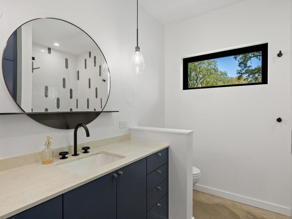 1600 Barton Hills Dr