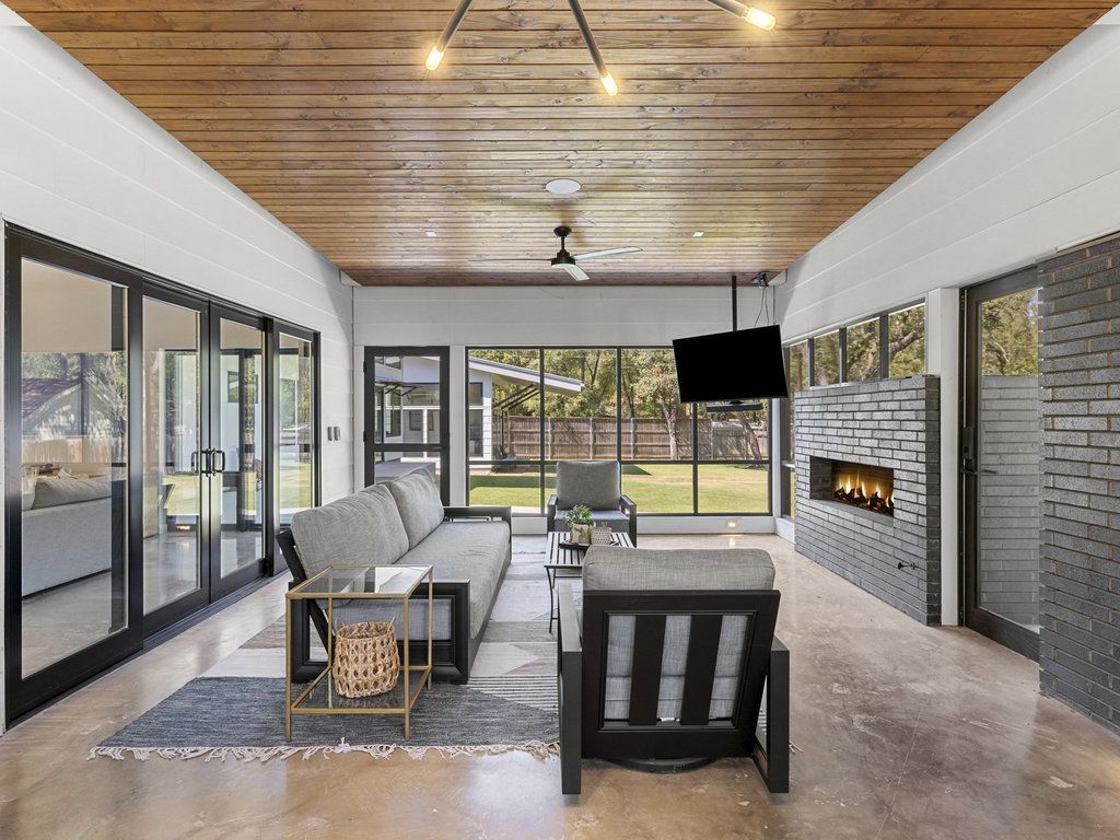 1600 Barton Hills Dr