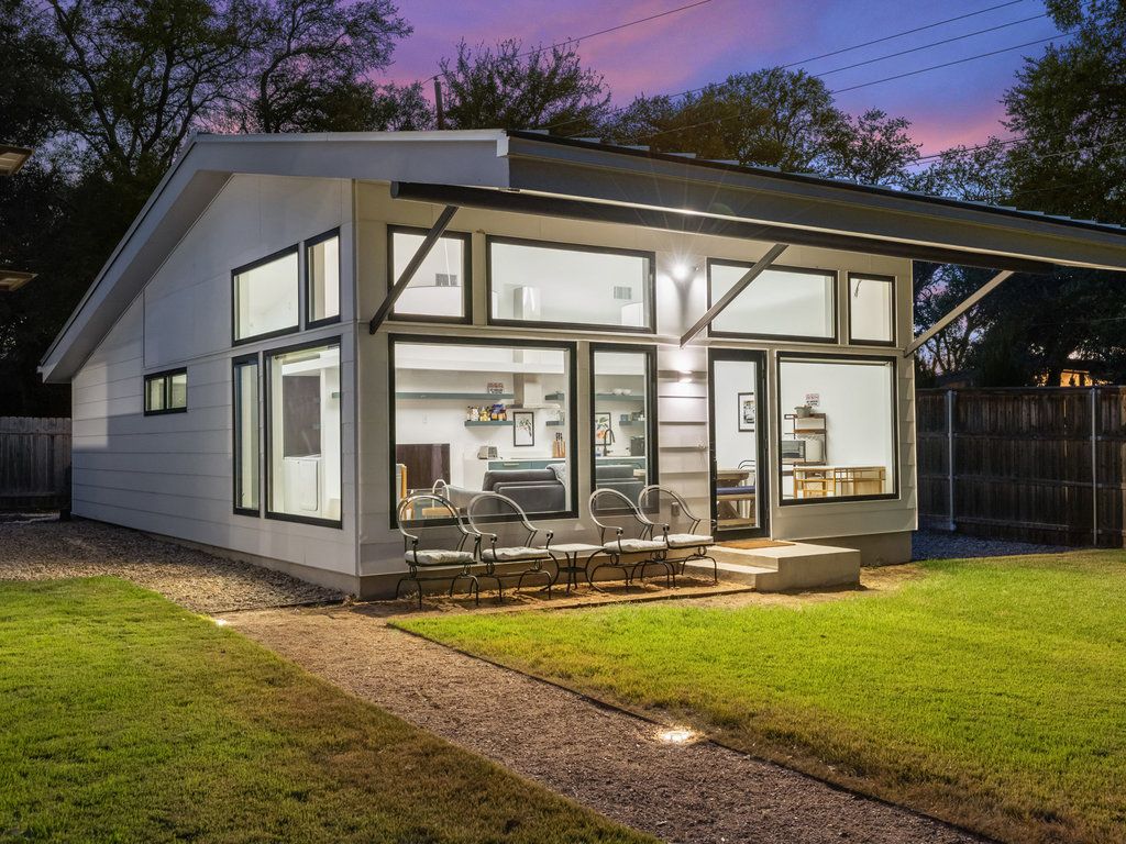 1600 Barton Hills Dr