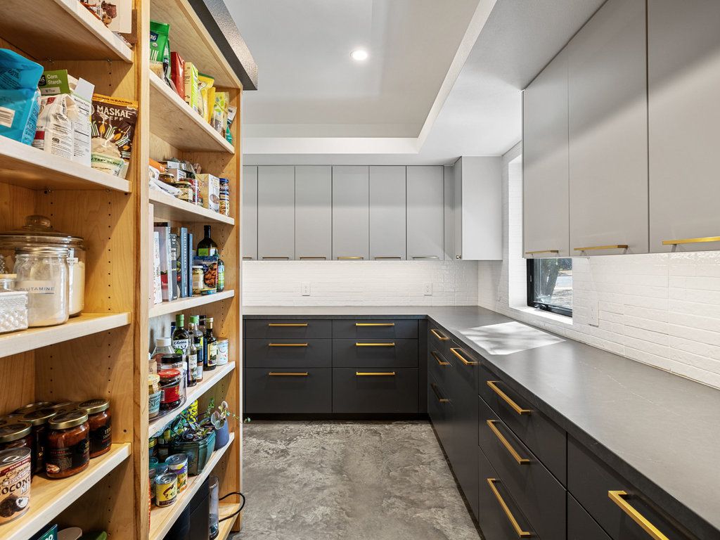 1600 Barton Hills Dr