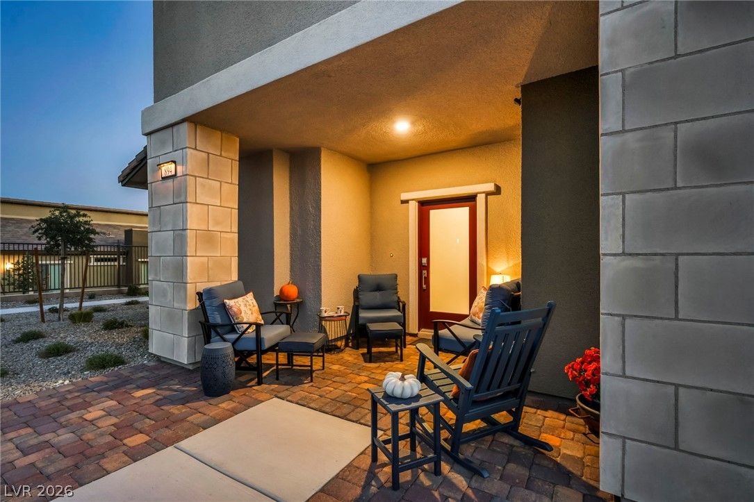 Covered front patio and entry at 894 Heritage Bend Drive in Heritage at Stonebridge, Summerlin West, Las Vegas 89138